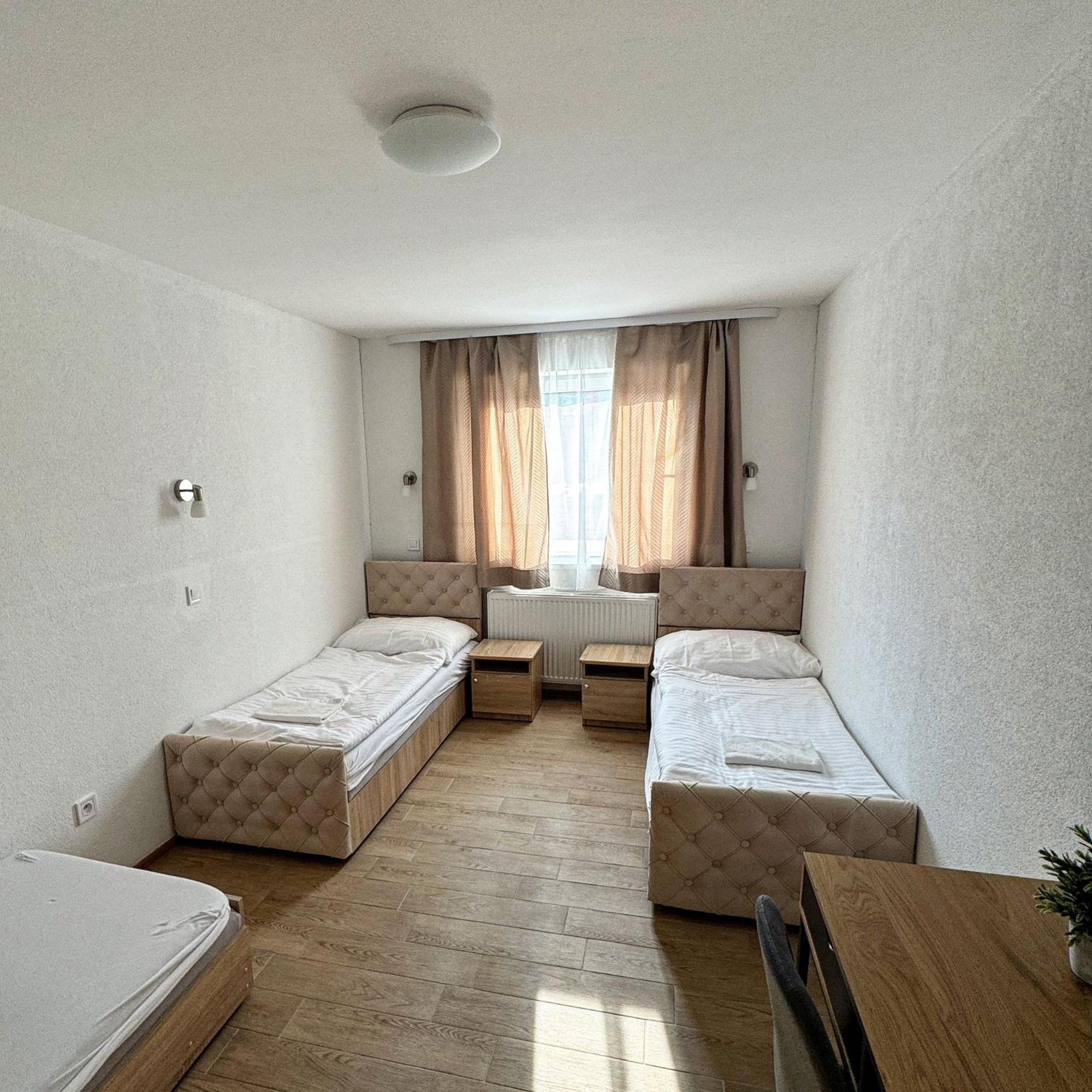 Vegas Hrinova Penzion Bagian luar foto