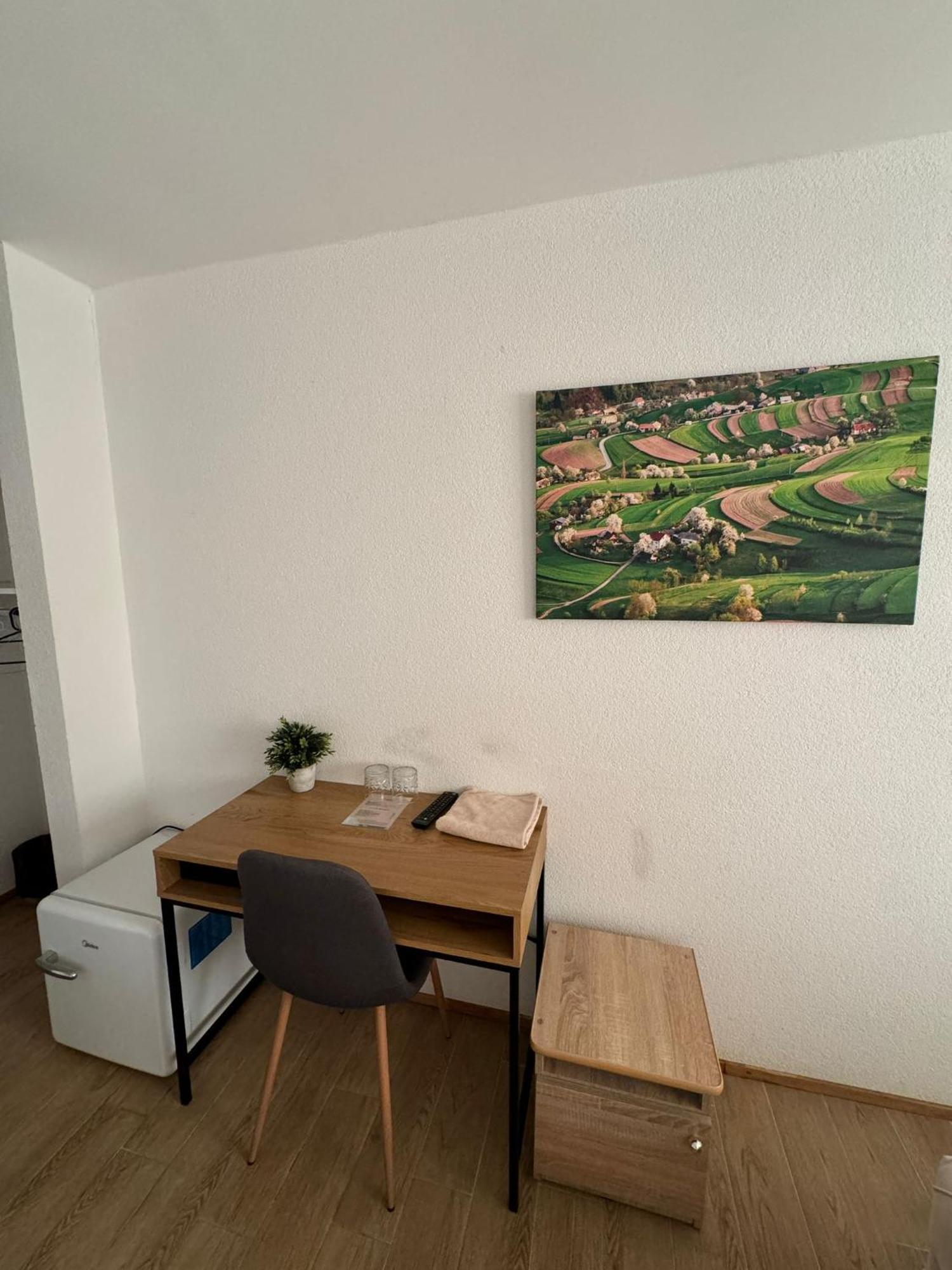 Vegas Hrinova Penzion Bagian luar foto